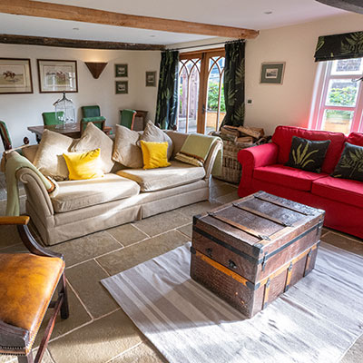  Delightful Welsh cottage holiday accommodation close to Offa's Dyke Path - sleeps eight people